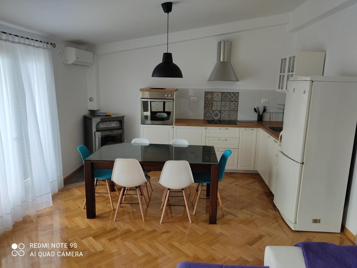 Apartmani Niko Podgora Exteriör bild