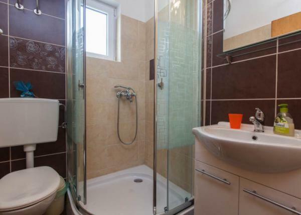 Apartmani Niko Podgora Exteriör bild